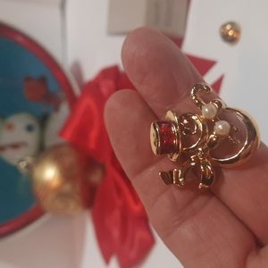 Avon, Vintage North Pole residents snowman pin..